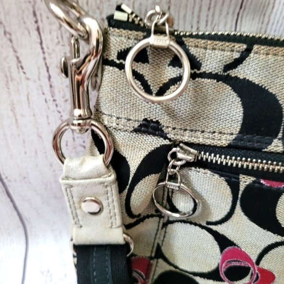 Coach Poppy Crossbody Signature C Canvas Bag W Hearts - Picture 9 of 10